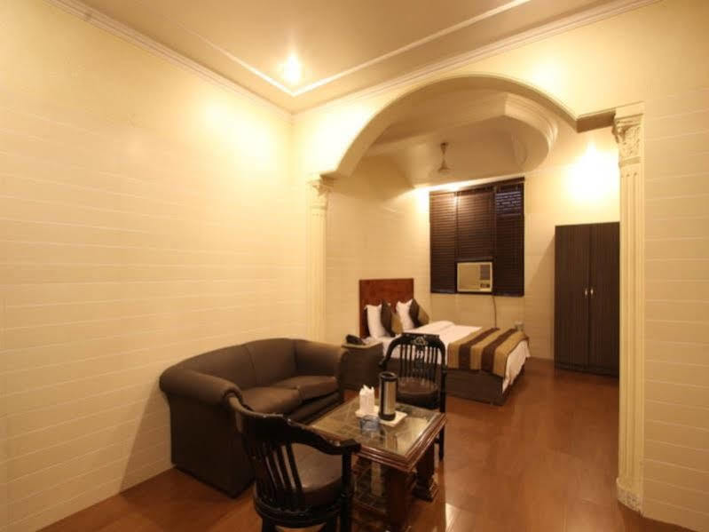 Bill Palace 3*